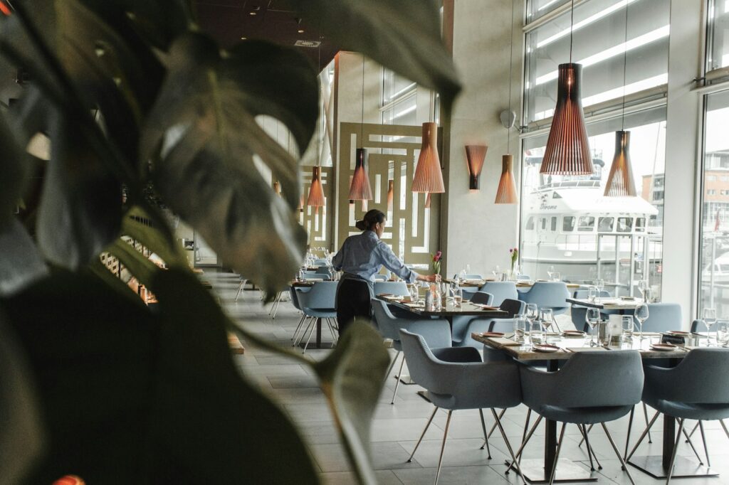 Bewirtungsbeleg: Geschäftspartner bei einem Arbeitsessen im Restaurant
