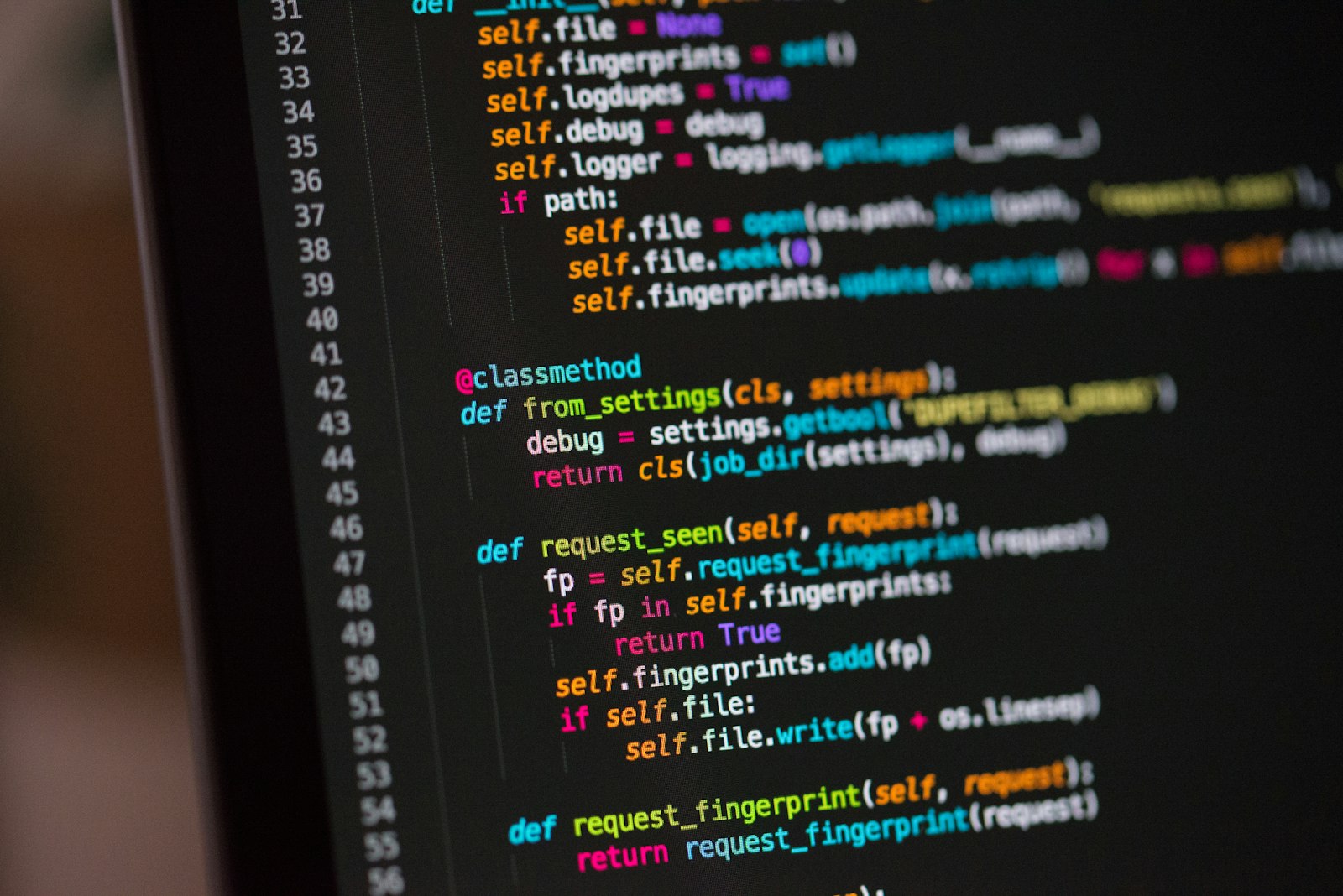 Core Web Vitals: Ladezeit-Analyse einer Website auf dem Bildschirm