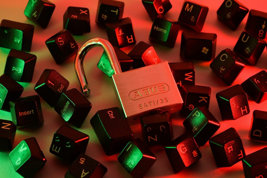 Website gehackt: Sicherheitswarnung auf dem Bildschirm eines Firmenrechners